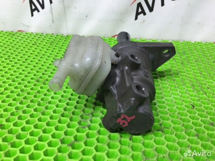 Главный тормозной цилиндр Toyota Harrier MCU35