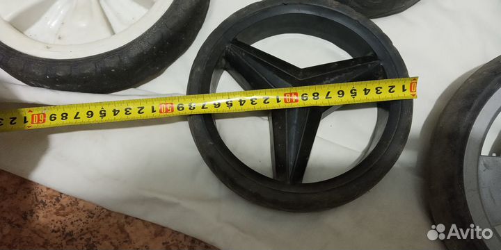 Разные колёса на коляски читайте описание