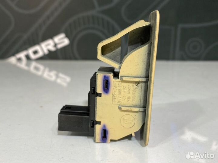 Кнопка стеклоподъемника Volkswagen Touareg 7L