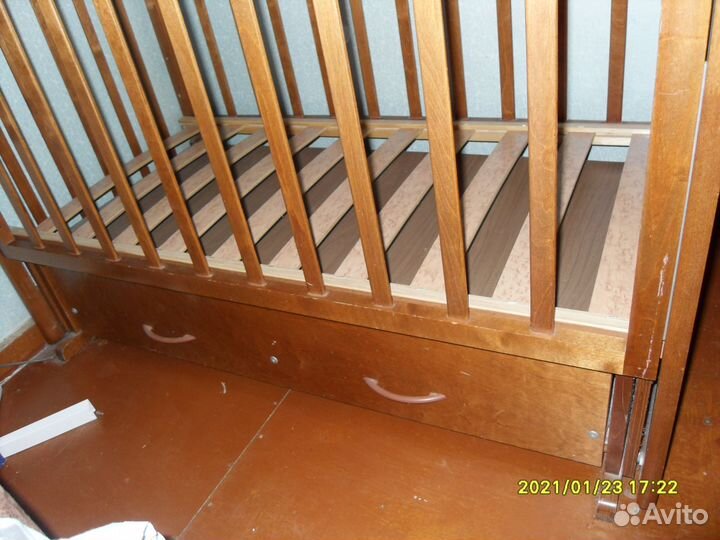 Детская кровать-маятник