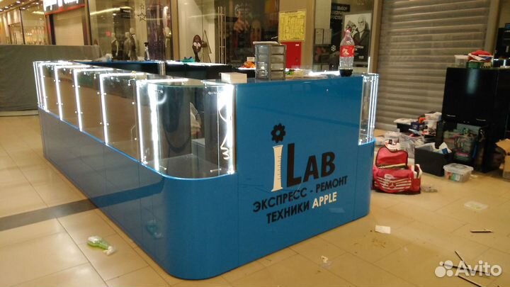 Торговый островок из мдф с крашенными фасадами