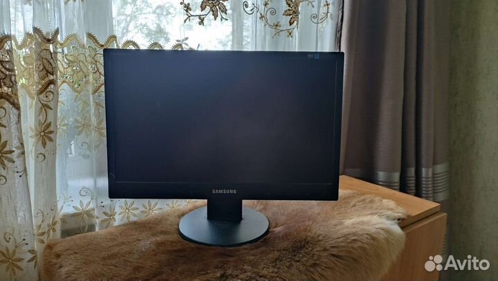 Монитор Samsung