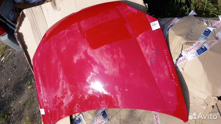 Volkswagen Golf 5 03-09г Jetta 05-11 капот красный