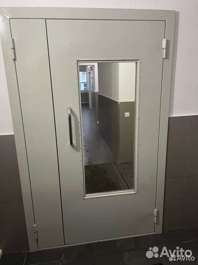 Входная противопожарная металлическая дверь