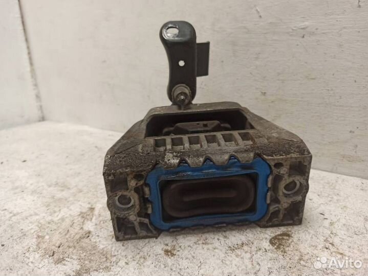 Опора двигателя Шкода