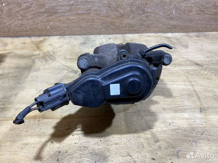 Суппорт задний левый Renault Scenic 3 S84