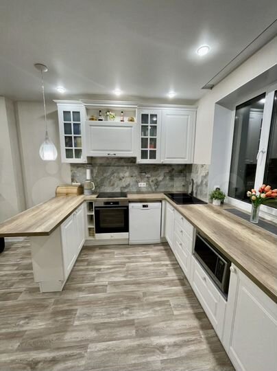 3-к. квартира, 102 м², 13/16 эт.