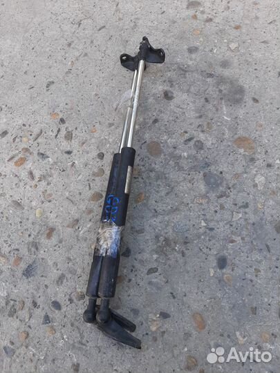 Амортизатор,стойка 5 двери хонда фит,джаз