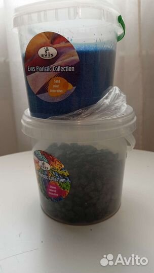 Декоративный синий песок и черная галька