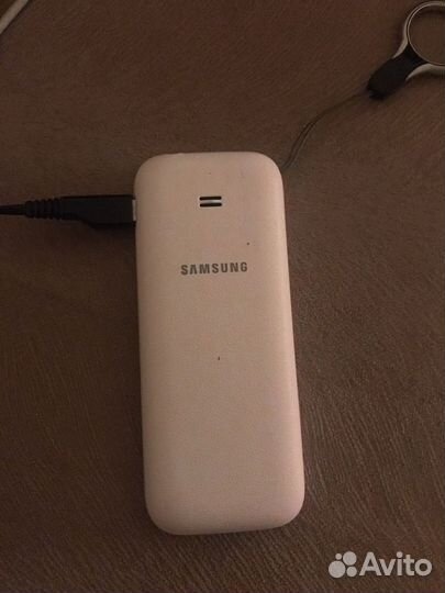 Кнопочный телефон samsung