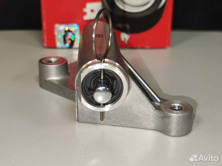 Натяжитель ремня грм audi A4 A6 VW B5