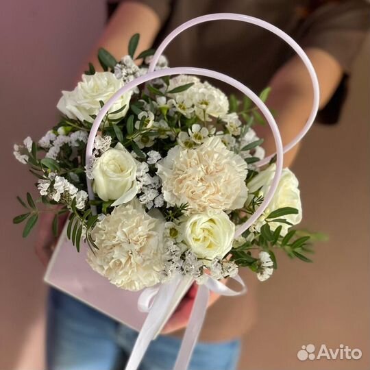 Цветочная композиция в нежных тонах