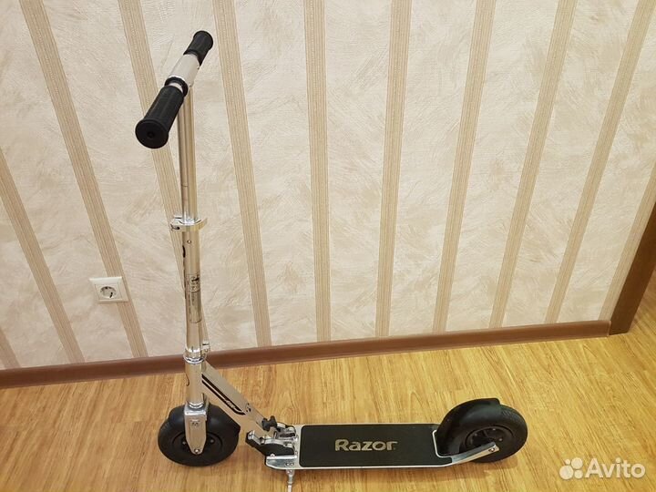 Самокат Razor A5 AIR, складной, надувные колеса