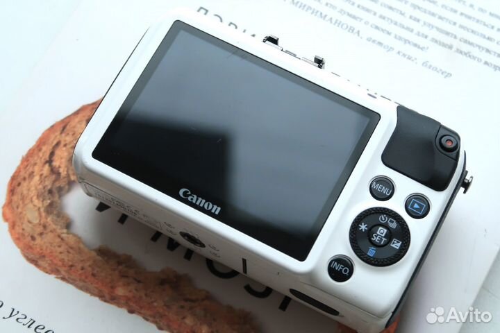 Фотоаппарат Canon EOS M + адаптер EF/EF-S