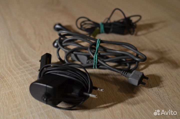 Наушники, кабель данных и зарядка от Sony Ericsson