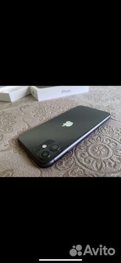 Телефон iPhone 11