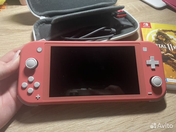 Nintendo switch lite +Mortal Kombat 11