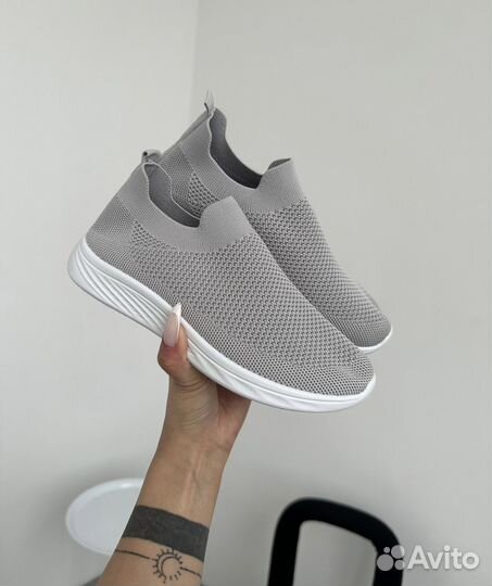 Кроссовки женские новые