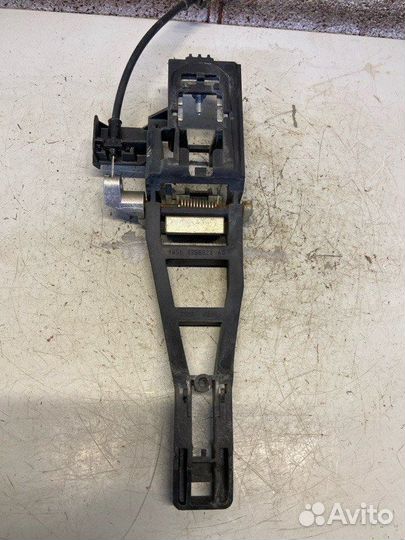 Кронштейн ручки двери задний левый Ford Focus 2