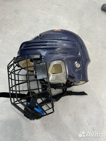 Хоккейный шлем