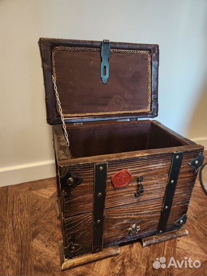 Сундук деревянный