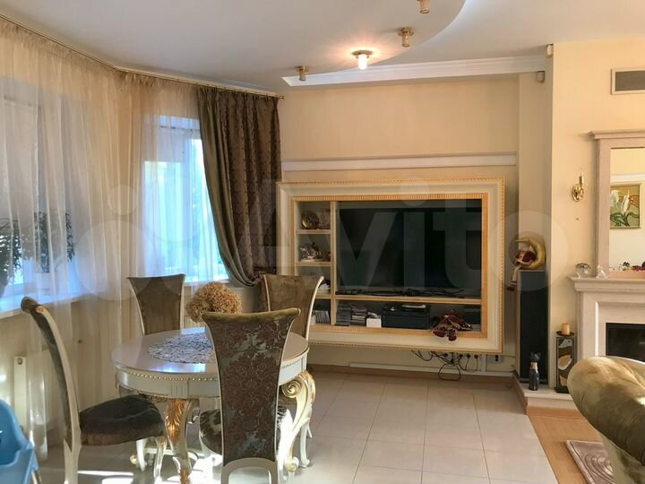 Дом 449,8 м² на участке 17,8 сот.