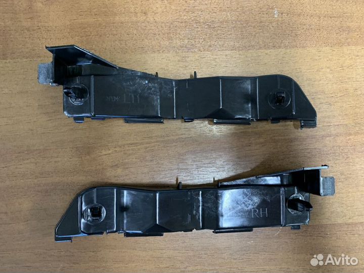 Кронштейн бампера переднего Toyota Avensis T25