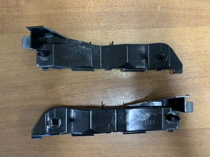 Кронштейн бампера переднего Toyota Avensis T25