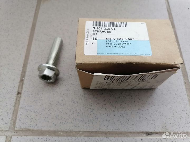 Болт шестигранный с буртиком, N10721501