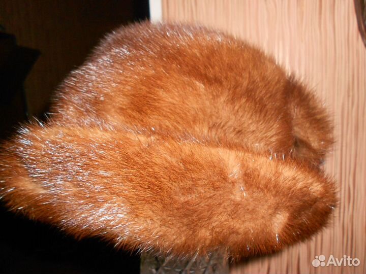 Шапку из меха норки женскую продаю