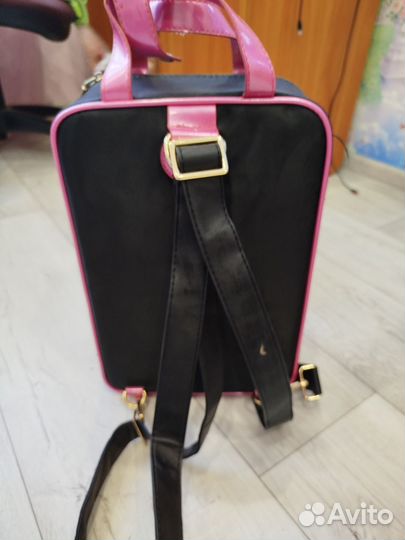 Чемодан с косметикой для визажиста