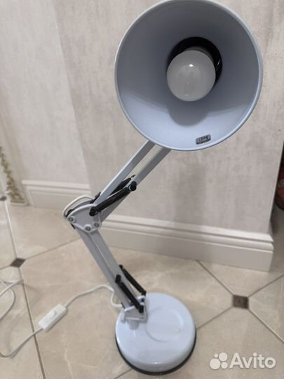 Настольный светильник новый