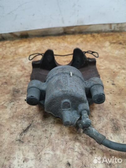 Суппорт тормозной передний левый Ford Focus 2