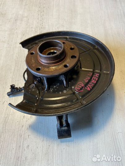 Кулак передний правый Opel Meriva B A14XER 2012