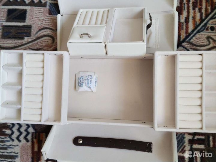 Шкатулка для ювелирных украшений