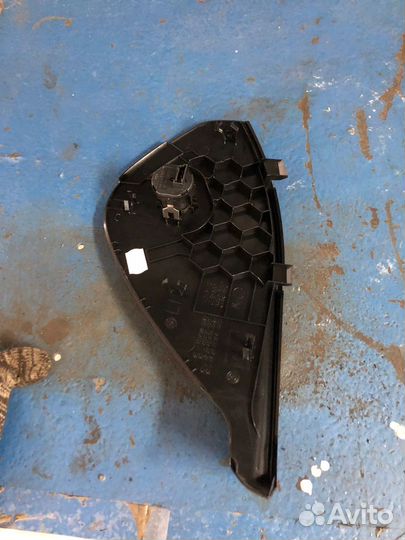 Накладка декоратвная торпедо левая BMW F10