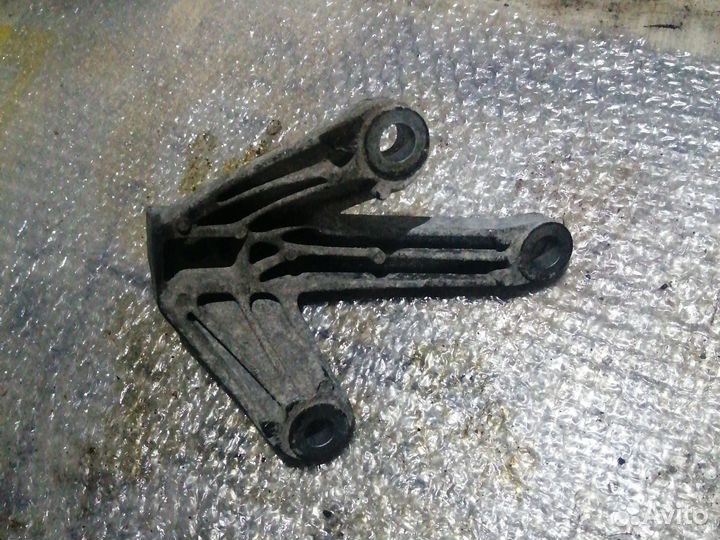 Кронштейн крепления МКПП hwda Ford Focus 2, 1.6