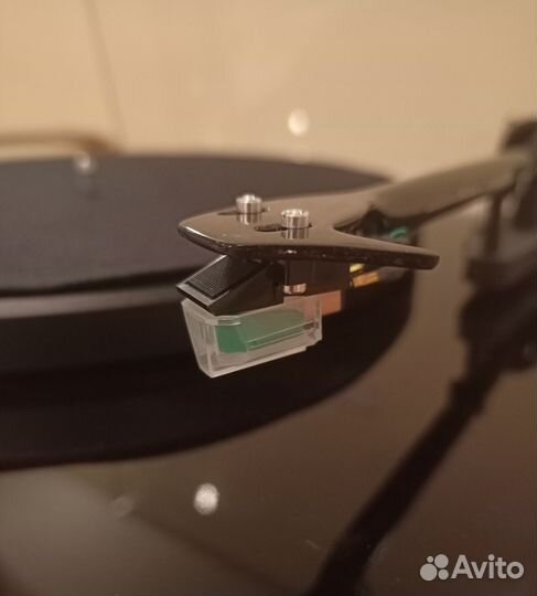 Проигрыватель Pro-Ject Debut Carbon DC Piano Black