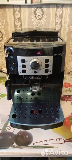 Кофемашина delonghi magnifica ecam 22.110.B