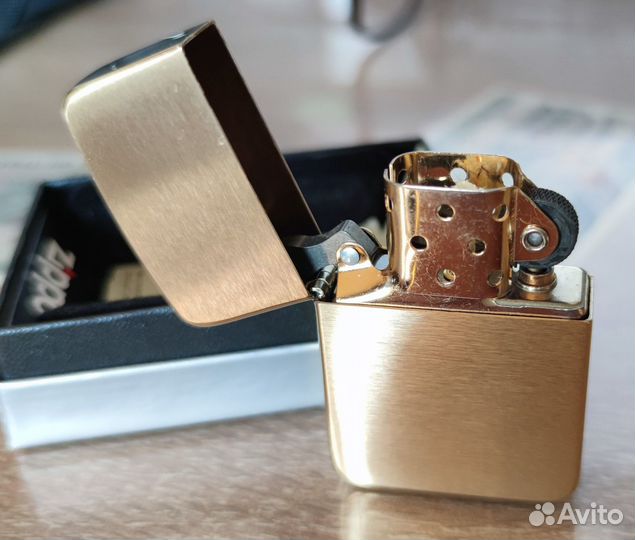 Зажигалка бензиновая zippo