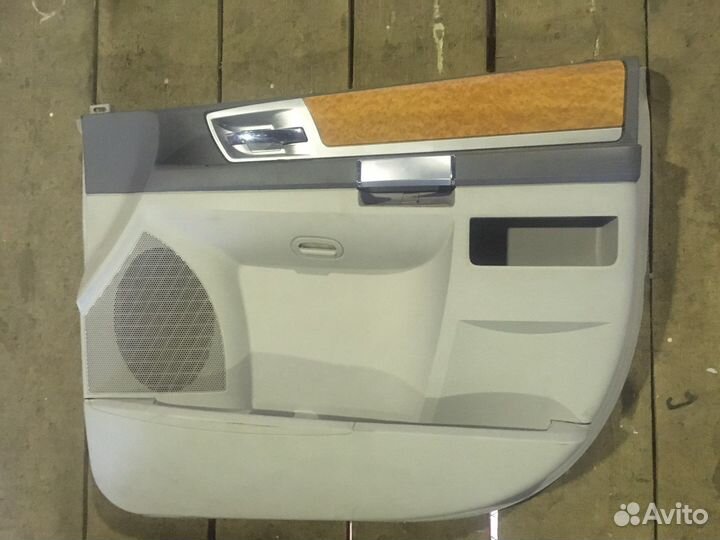 Обшивки дверей крайслер таун кантри 2008+