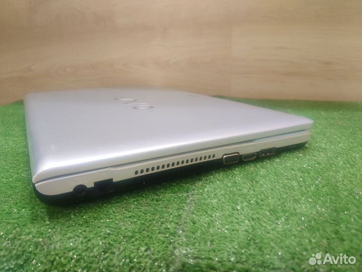 Ноутбук Sony vaio i3