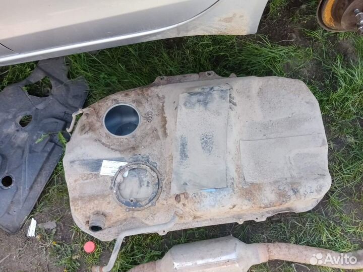 Топливный бак Mitsubishi Lancer 10