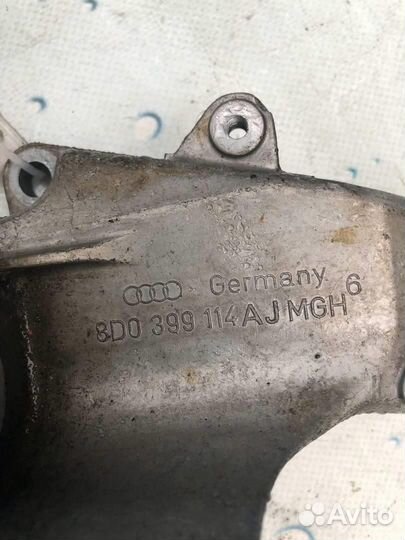 Кронштейн АКПП правый 8D0399114AJ
