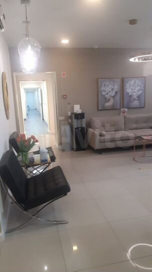 Здание, 976.2 м²