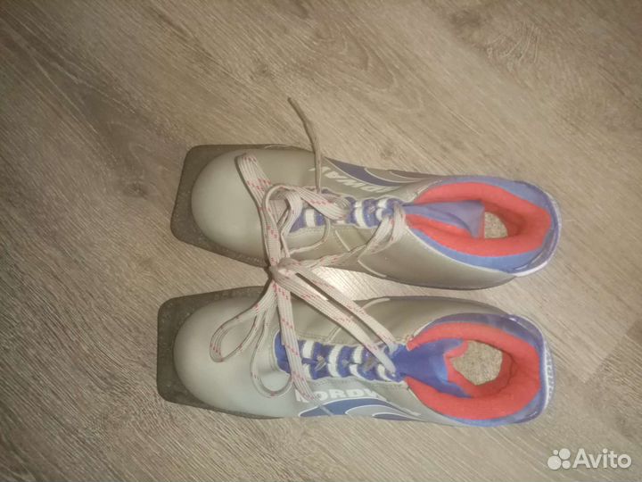 Лыжные ботинки