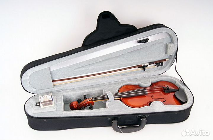 Скрипка 1/4 в футляре со смычком