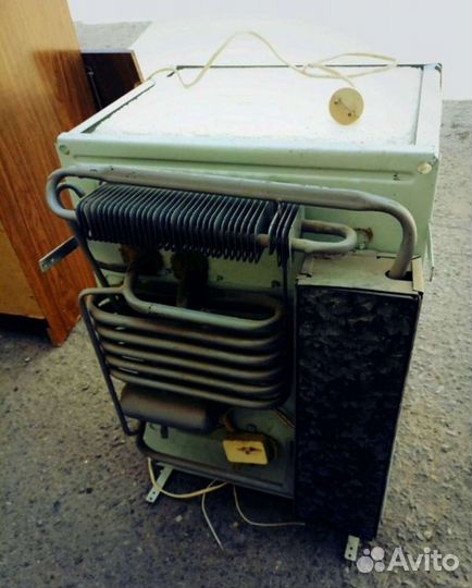 Минибар с холодильником и ячейками для бутылок