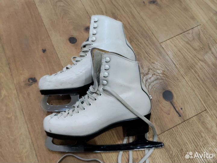 Коньки фигурные профессиональные Risport Star