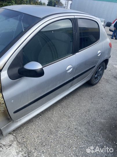 Запчасти на peugeot 206